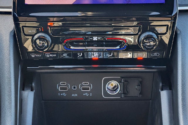 2027 Jeep Grand Cherokee Laredo