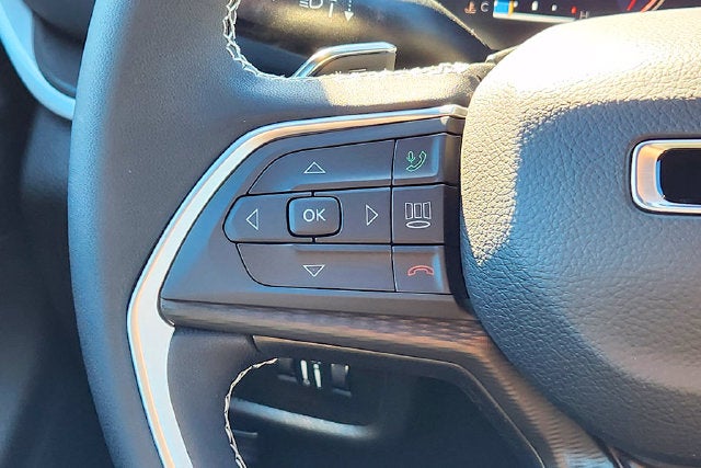2027 Jeep Grand Cherokee Laredo