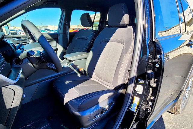 2027 Jeep Grand Cherokee Laredo