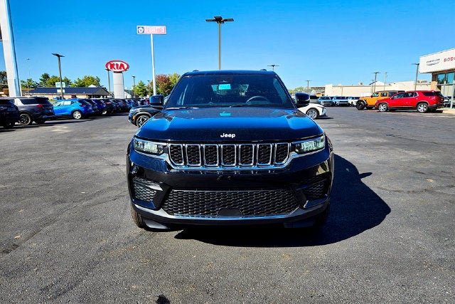 2027 Jeep Grand Cherokee Laredo