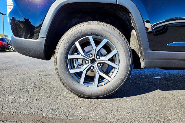 2027 Jeep Grand Cherokee Laredo