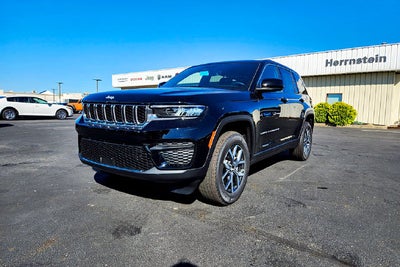 2027 Jeep Grand Cherokee Laredo