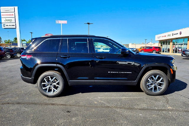 2027 Jeep Grand Cherokee Laredo
