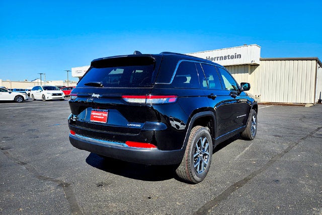 2027 Jeep Grand Cherokee Laredo