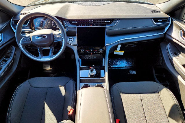 2027 Jeep Grand Cherokee Laredo
