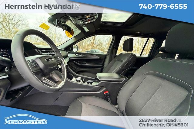 2025 Jeep Grand Cherokee Laredo X 4x4