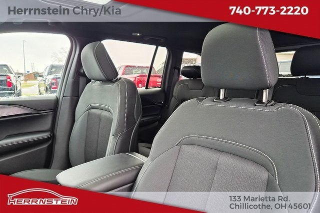 2025 Jeep Grand Cherokee GRAND CHEROKEE LAREDO X 4X4