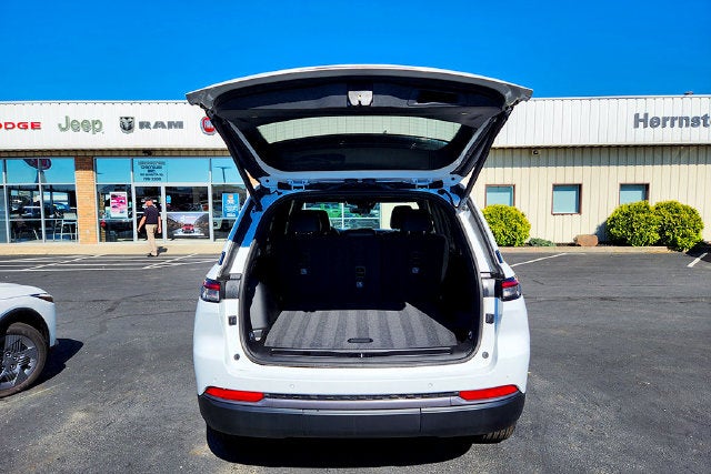 2026 Jeep Grand Cherokee Altitude