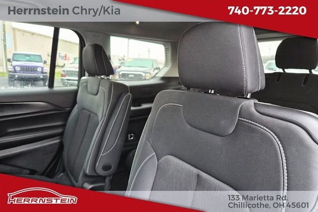 2023 Jeep Grand Cherokee L Laredo 4x4