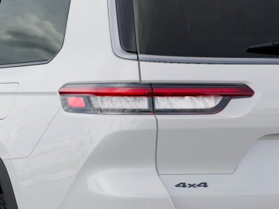 2027 Jeep Grand Cherokee Laredo