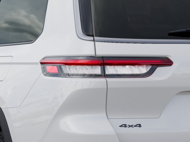 2027 Jeep Grand Cherokee Laredo