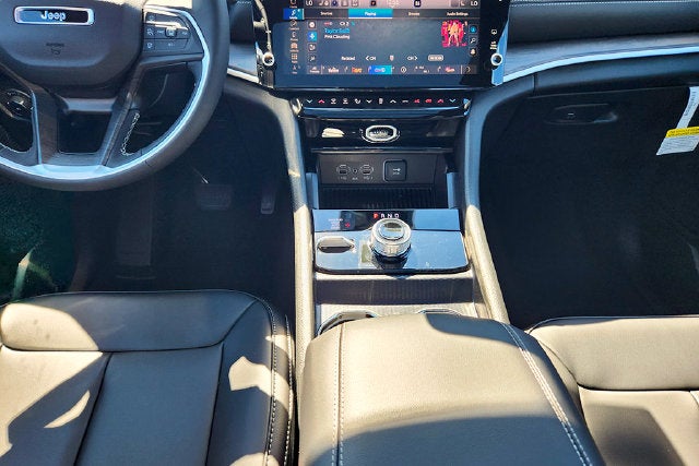 2027 Jeep Grand Cherokee Base