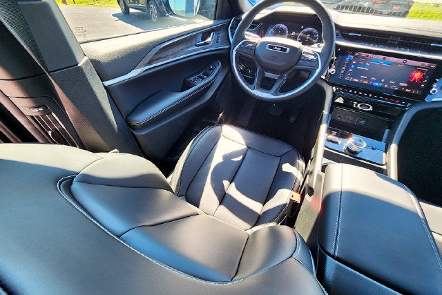 2027 Jeep Grand Cherokee Base