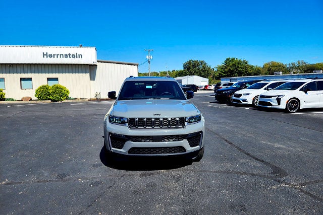 2027 Jeep Grand Cherokee Base