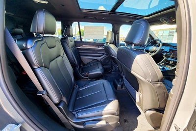 2027 Jeep Grand Cherokee Base