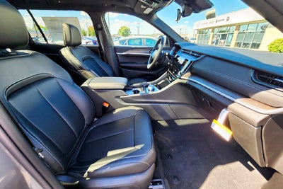 2027 Jeep Grand Cherokee Base
