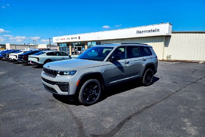 2027 Jeep Grand Cherokee Base
