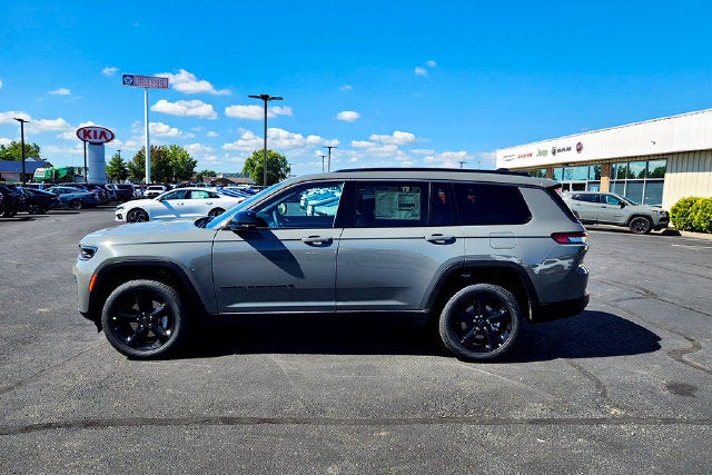 2027 Jeep Grand Cherokee Base