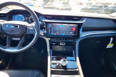2027 Jeep Grand Cherokee Base
