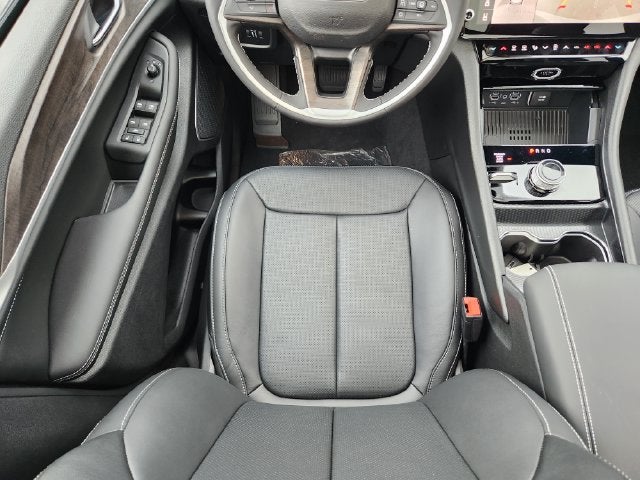 2027 Jeep Grand Cherokee Base