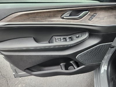 2027 Jeep Grand Cherokee Base