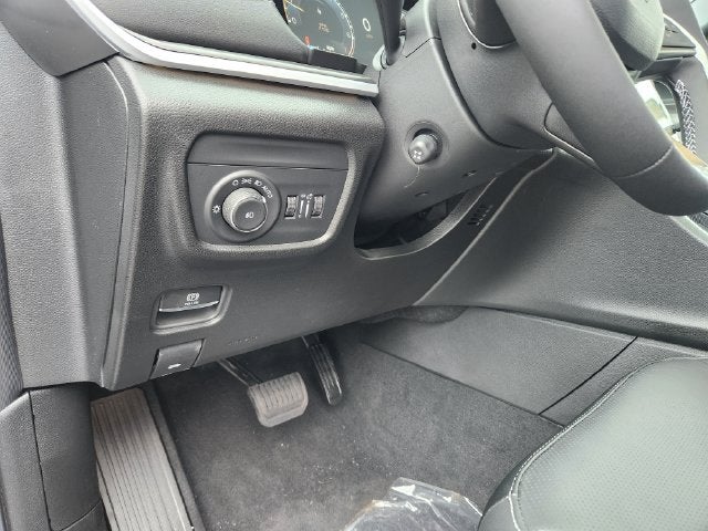 2027 Jeep Grand Cherokee Base