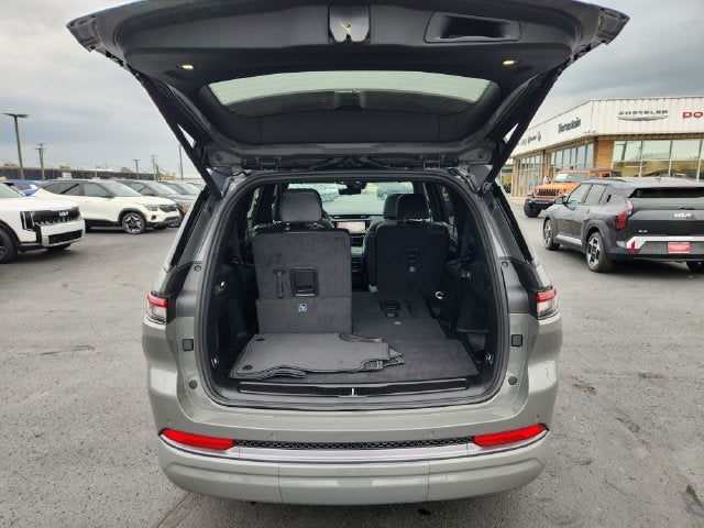 2027 Jeep Grand Cherokee Base
