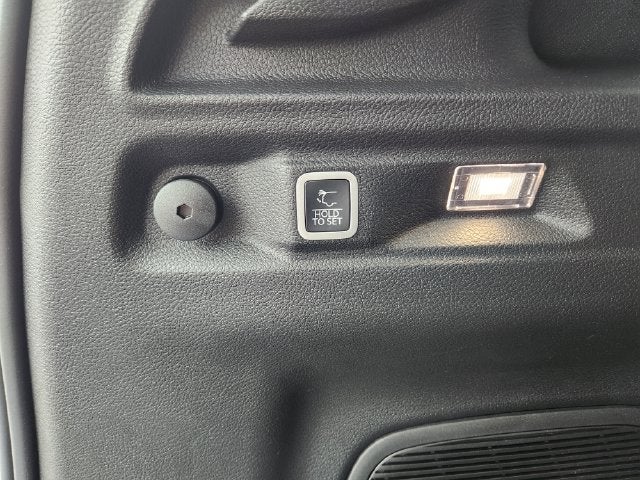 2027 Jeep Grand Cherokee Base