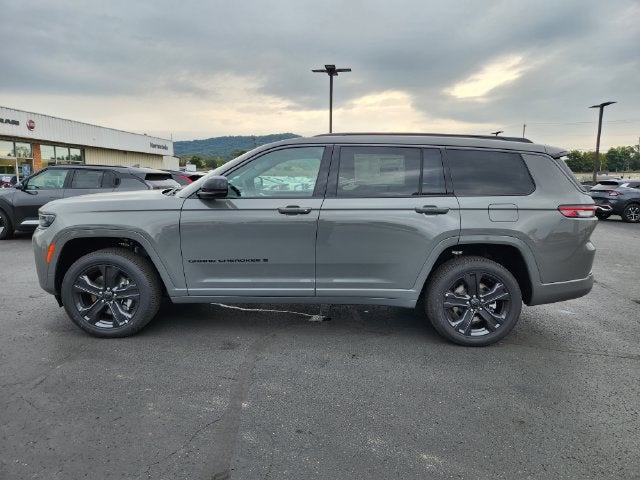 2027 Jeep Grand Cherokee Base