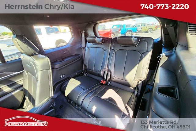 2027 Jeep Grand Cherokee Base