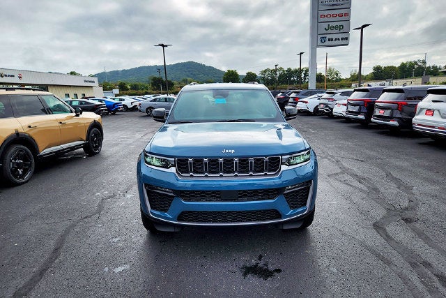 2027 Jeep Grand Cherokee Base
