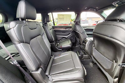 2027 Jeep Grand Cherokee Base