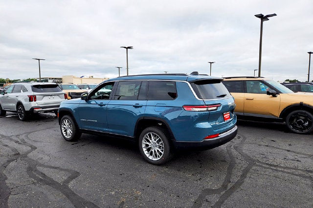 2027 Jeep Grand Cherokee Base
