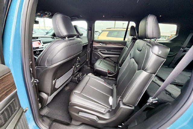 2027 Jeep Grand Cherokee Base