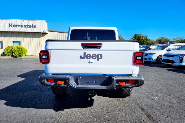 2027 Jeep Gladiator Base
