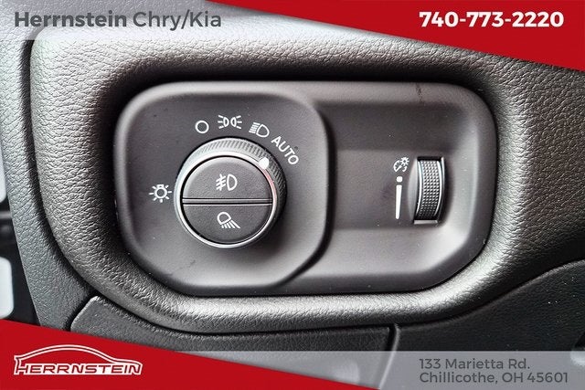 2025 RAM 1500 Tradesman Crew Cab 4x4 5'7' Box