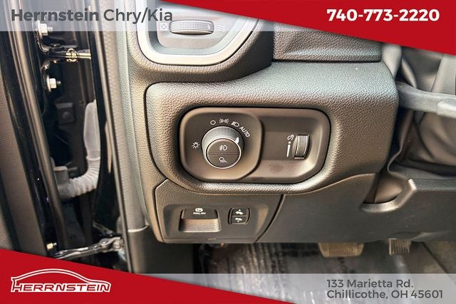2023 RAM 1500 Big Horn Crew Cab 4x4 5'7' Box