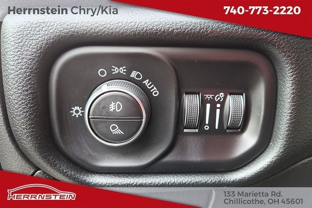 2022 RAM 1500 Laramie Crew Cab 4x4 5'7' Box