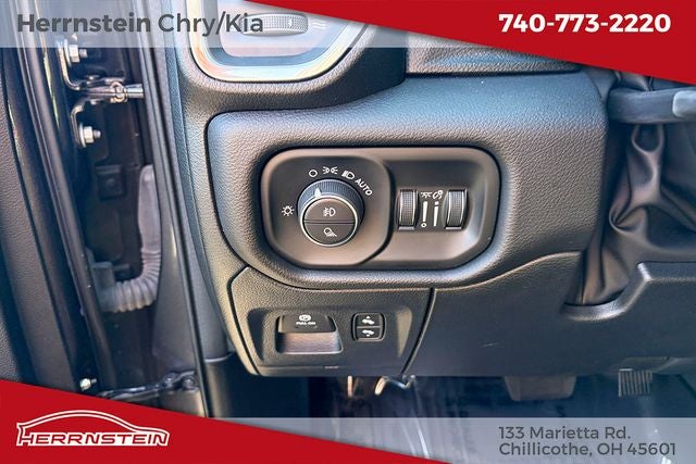 2023 RAM 1500 Laramie Crew Cab 4x4 5'7' Box