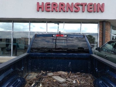 2019 RAM 1500 Laramie Crew Cab 4x4 6'4' Box