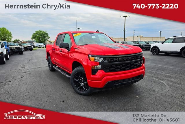 2023 Chevrolet Silverado 1500 4WD Crew Cab Short Bed Custom