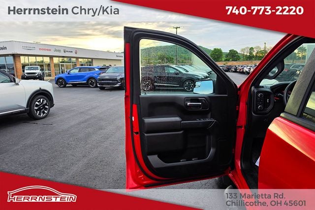 2023 Chevrolet Silverado 1500 4WD Crew Cab Short Bed Custom