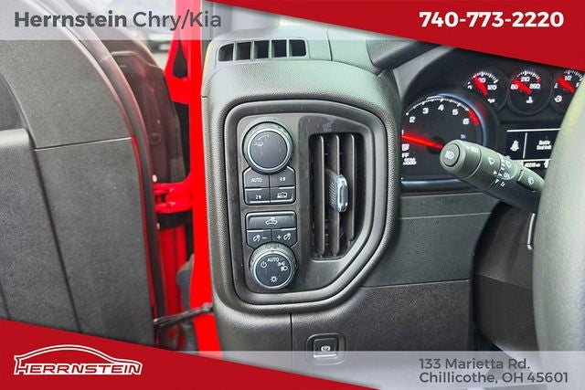 2023 Chevrolet Silverado 1500 4WD Crew Cab Short Bed Custom