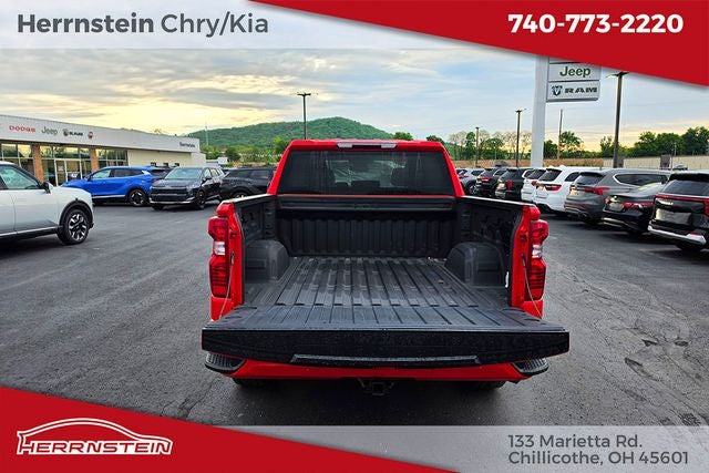 2023 Chevrolet Silverado 1500 4WD Crew Cab Short Bed Custom