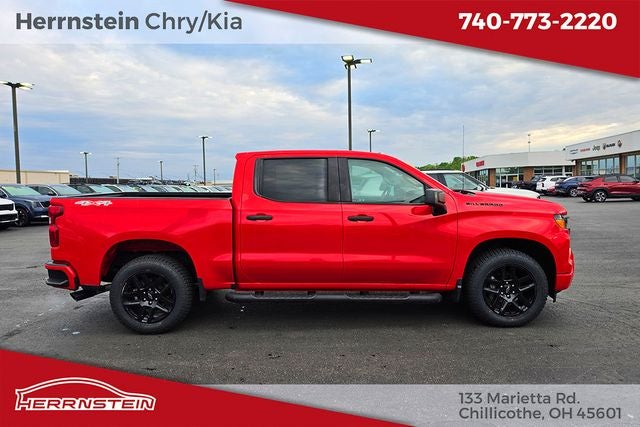 2023 Chevrolet Silverado 1500 4WD Crew Cab Short Bed Custom