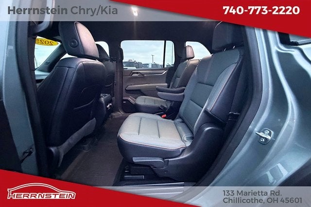 2025 GMC Acadia AWD AT4