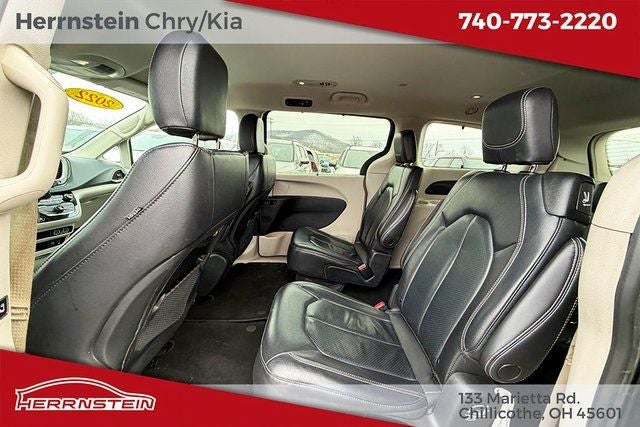 2022 Chrysler Pacifica Touring L