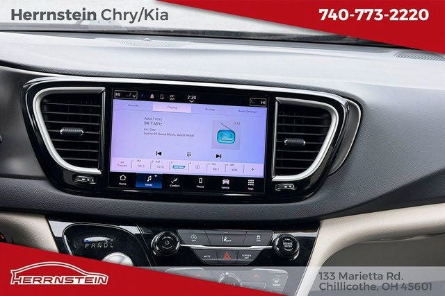 2022 Chrysler Pacifica Touring L