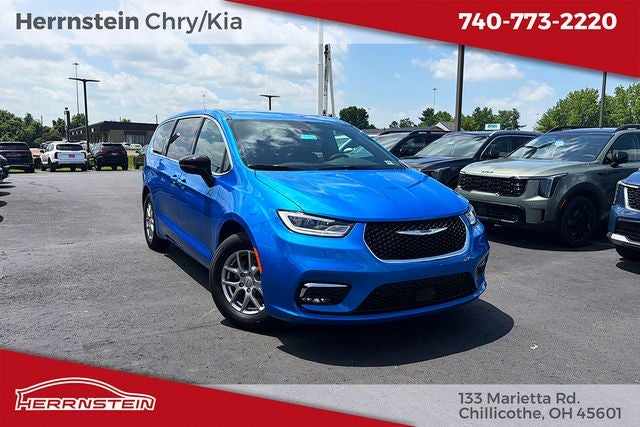 2026 Chrysler Pacifica Select's photo