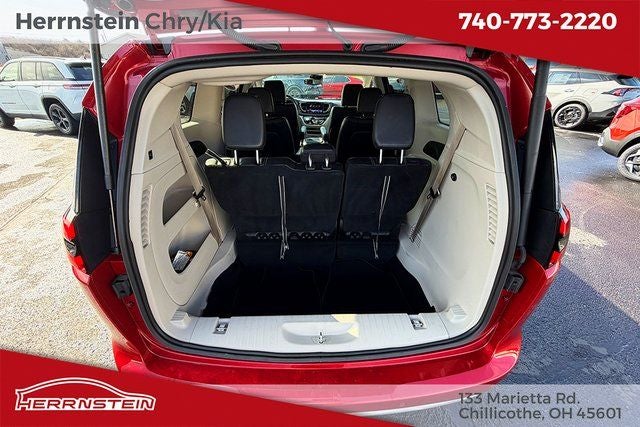 2024 Chrysler Pacifica Touring L